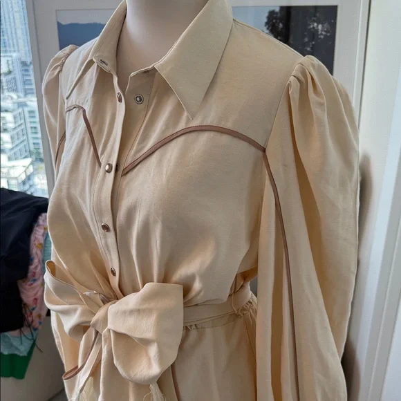 Cream Women's Top with Bow Detail - Picture 3 of 3